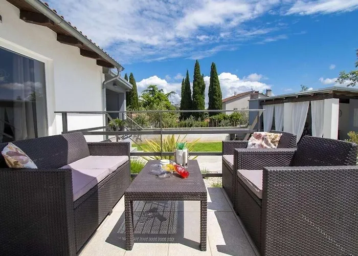 Willa In Pula With Swimming Pool