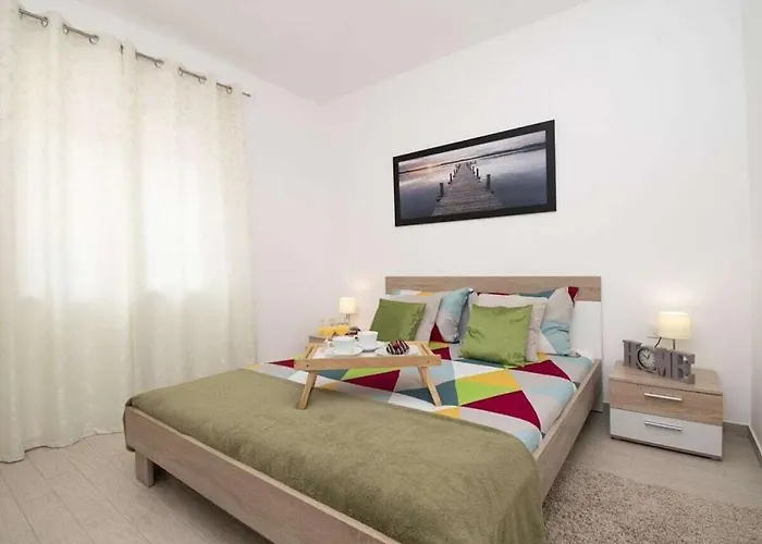 In Pula With Swimming Pool * Pula