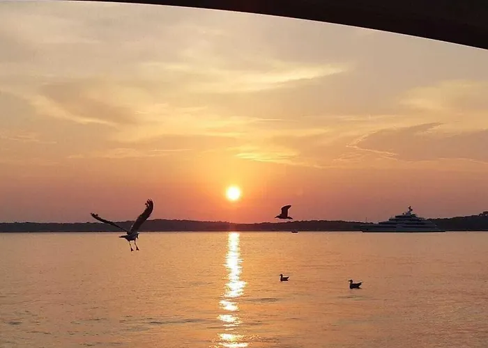 In Pula With Swimming Pool * Pula