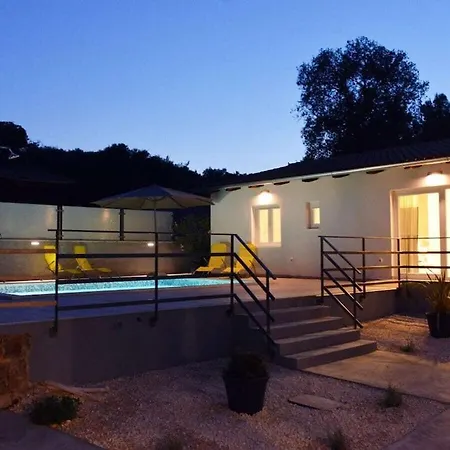 Villa In Pula With Swimming Pool