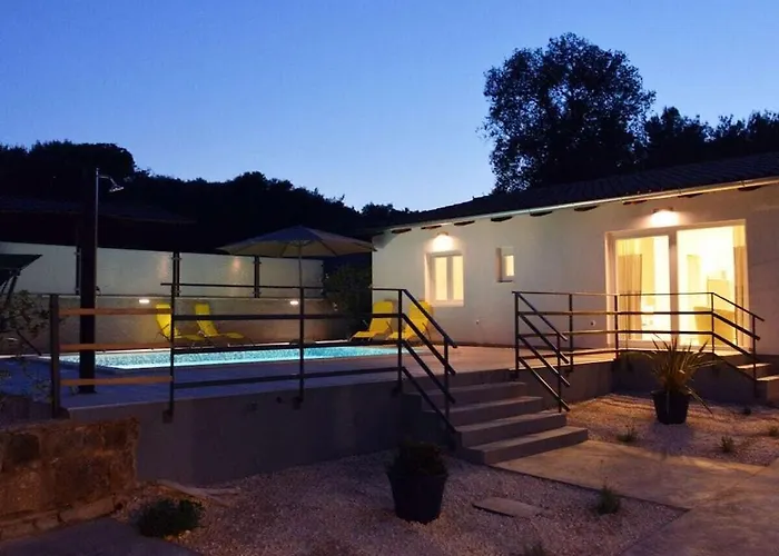 Villa In Pula With Swimming Pool