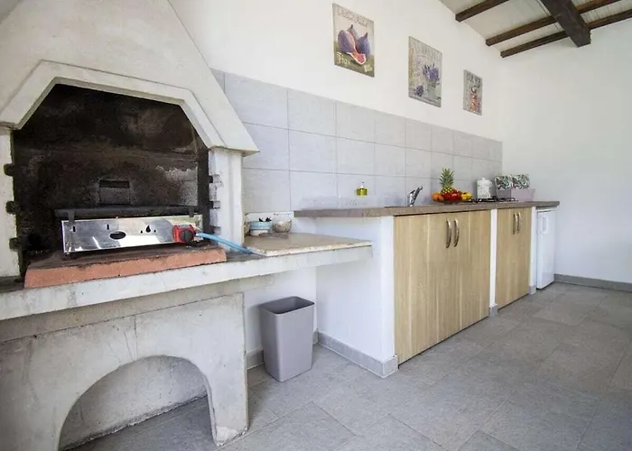 In Pula With Swimming Pool Villa Pula