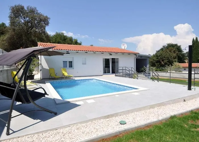 Villa In Pula With Swimming Pool Pula
